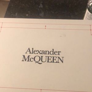 I got them a size to small tryna sell the it’s a size 6/5